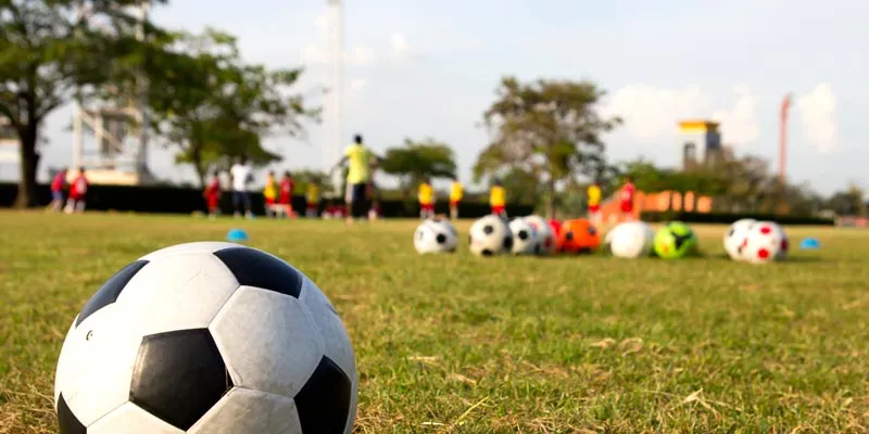 category-800×400-other Team playing football